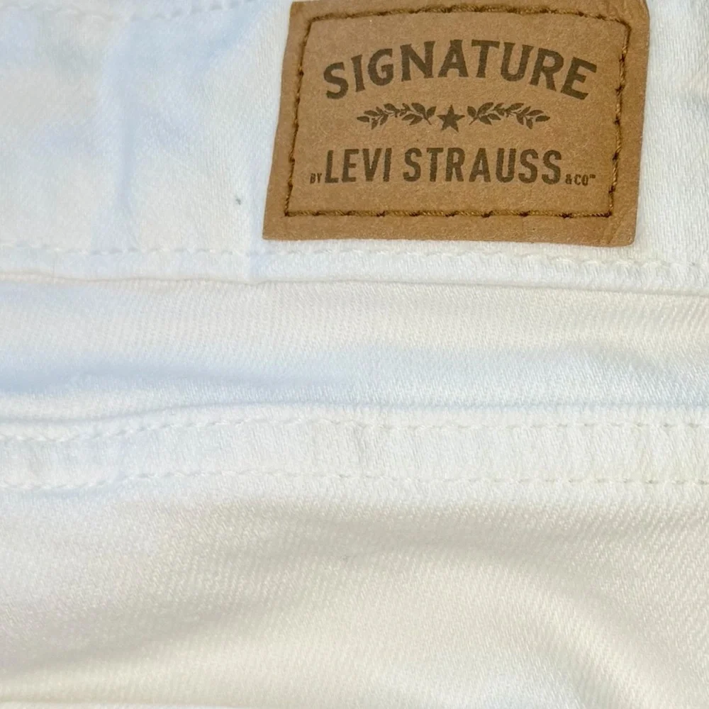 Levi Strauss Signature Mid Rise Skinny Crop Women’s Distressed Look Jeans Sz 14
